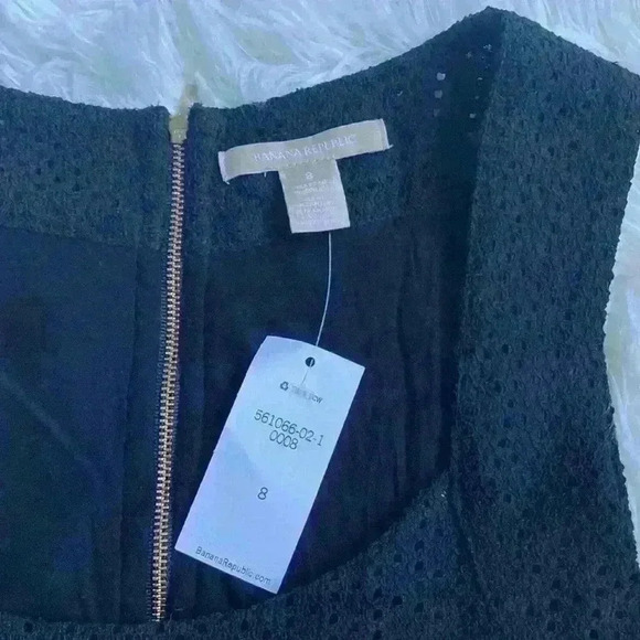 Banana Republic sleeveless top. Black with gold, zipper and back.  Size 8. NWT. - Picture 2 of 7